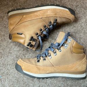 ECU The North Face back to Berkeley hiking boot size W9